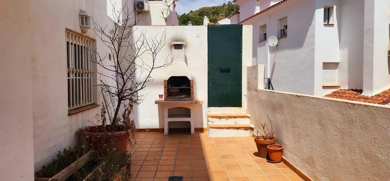 Bajo Con Jardin Deluxe Apartment Benahavis Spain